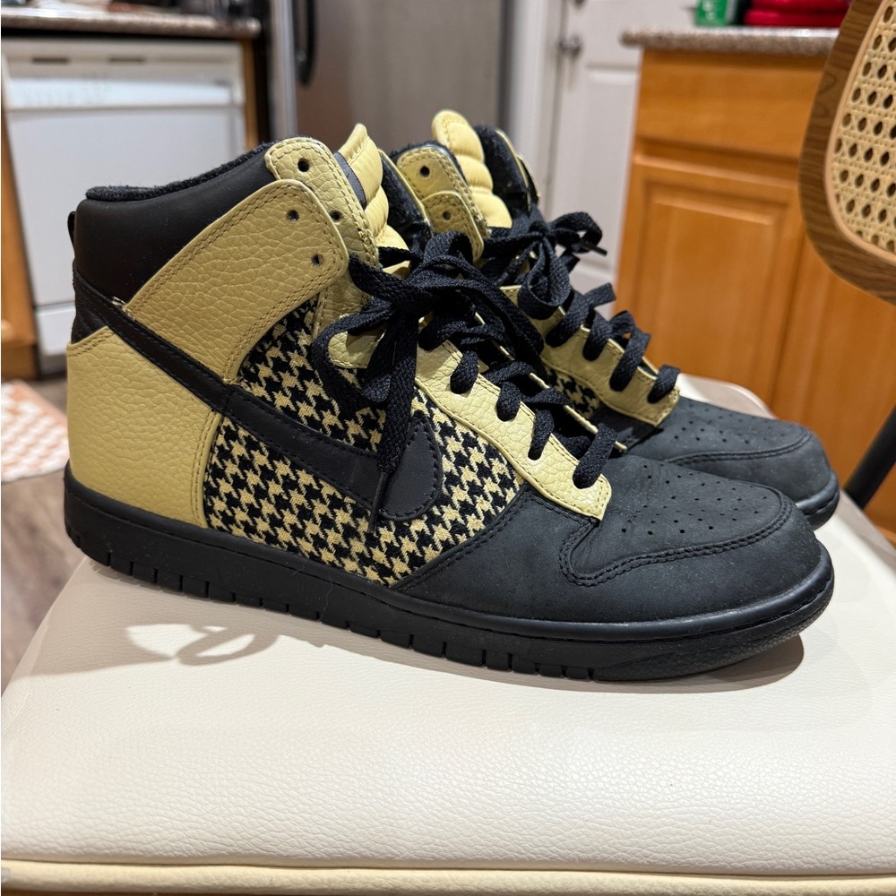Nike Dunk High Premium "Black/Gold Dust" (style code 317891-004)